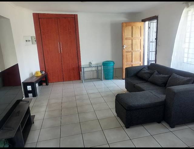 2 bed property to rent in MONDEOR